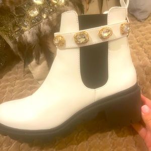 Steve Madden bootie with rhinestone band size 10